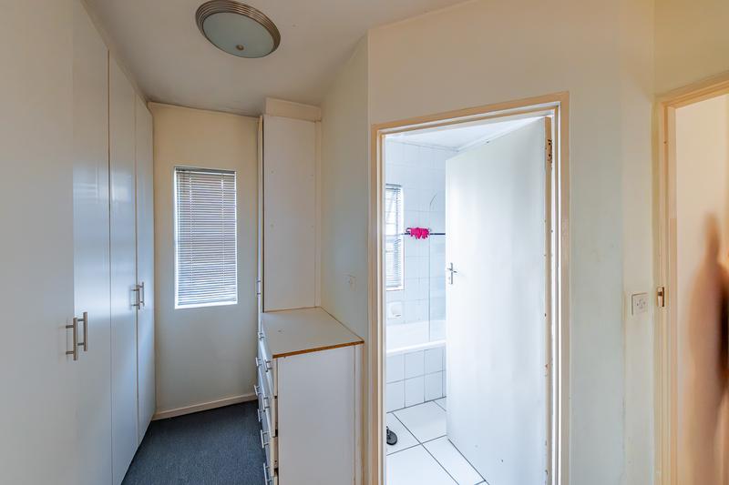 1 Bedroom Property for Sale in Oakglen Western Cape
